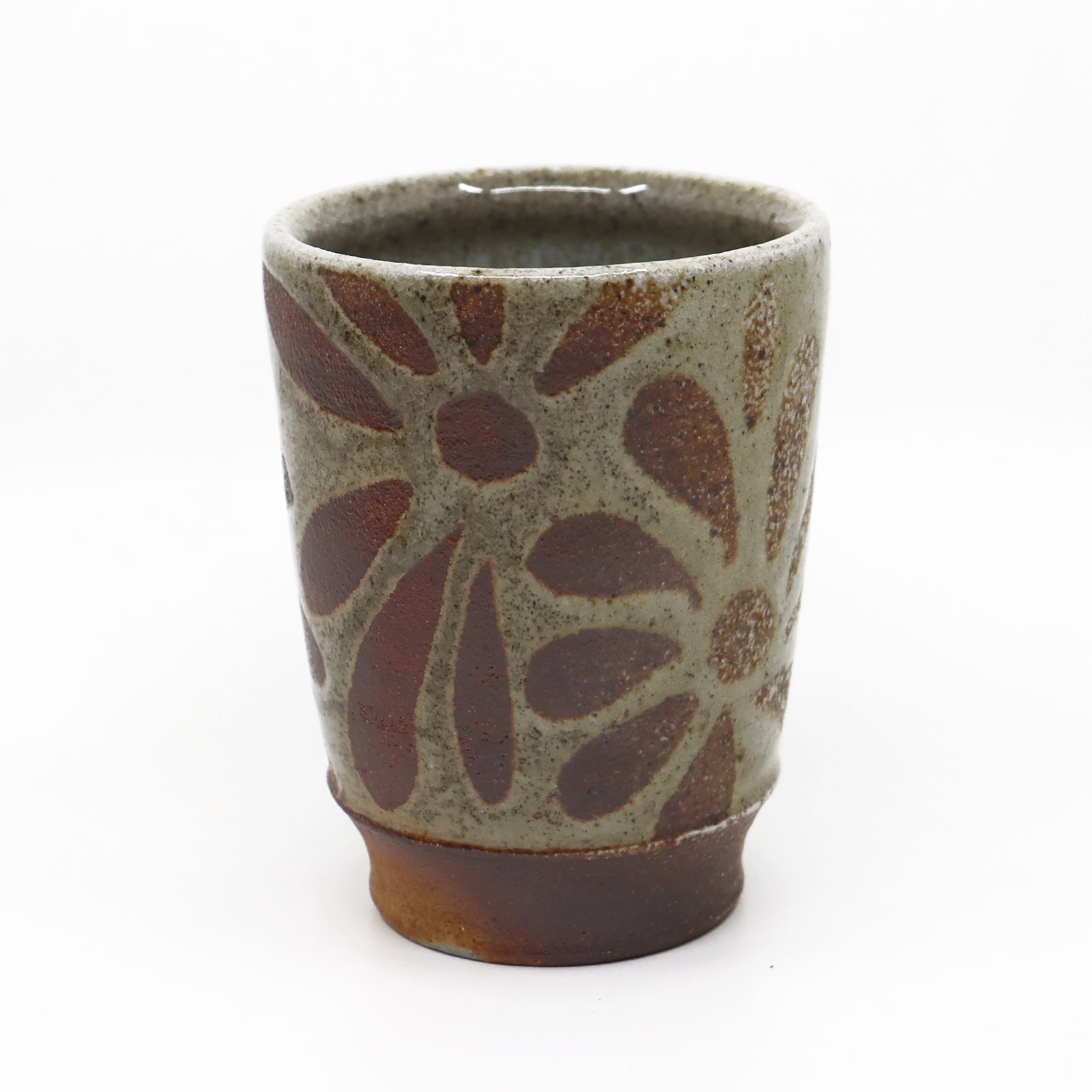 Yunomi (teacup) with flower pattern, cream and rust